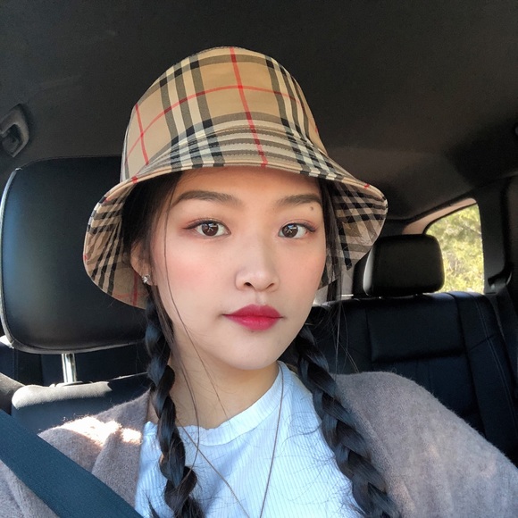 Burberry Beige Checkered Bucket Hat - Picture 3 of 8